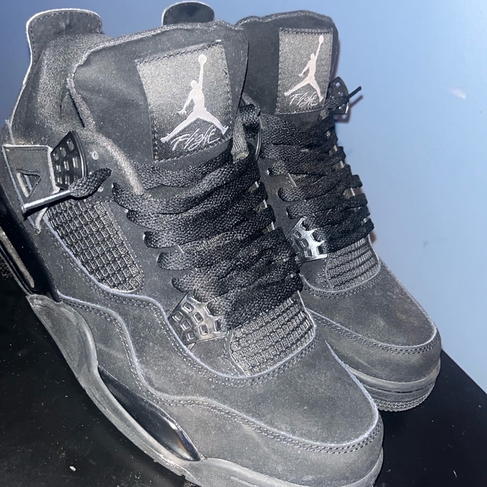 Black cat 4s